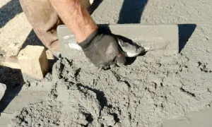 Jak się robi cement? Kroki produkcji, surowce i wpływ na środowisko