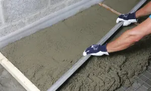 Jaki cement na wylewki: kluczowe informacje dla trwałych i solidnych podłóg