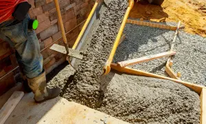 Ile cementu na betoniarkę 50l? Proporcje, obliczenia i praktyczne porady
