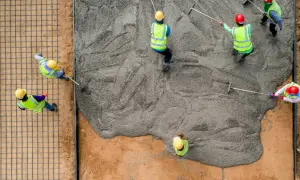 Ile wiąże cement? Poznaj czas wiązania i wpływające czynniki