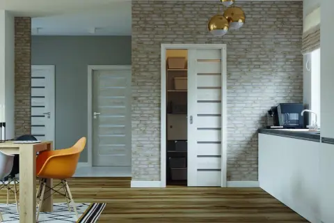 Zalety drzwi chowanych w ścianie oraz wybór najlepszych modeli