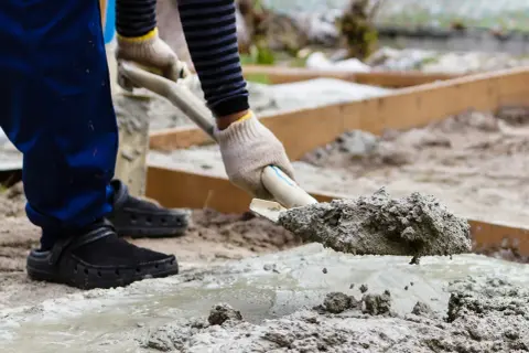 Tona cementu ile kosztuje? Zaskakujące ceny i czynniki wpływające na koszt
