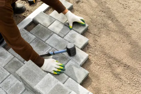 Jaki cement do kostki brukowej zapewni trwałość i stabilność nawierzchni?