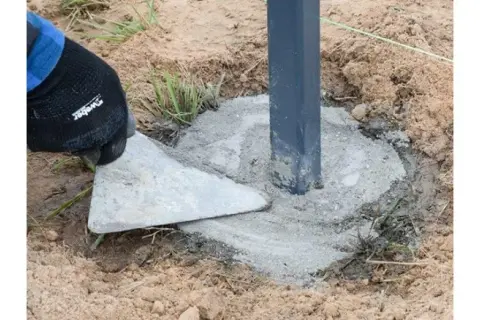 Jak wybrać najlepszy cement do słupków ogrodzeniowych dla trwałych fundamentów