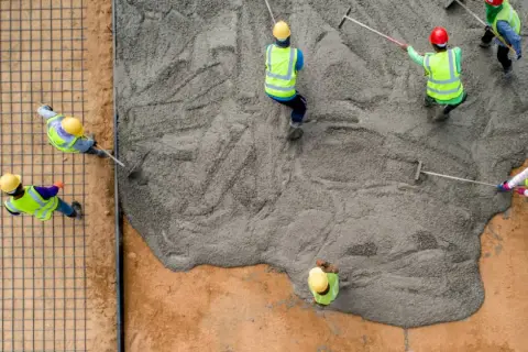 Ile wiąże cement? Poznaj czas wiązania i wpływające czynniki