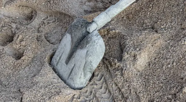 Ile betonu z worka cementu? Obliczenia dla różnych klas betonu.