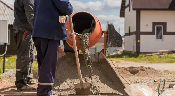 Ile szkła wodnego na worek cementu? Klucz do idealnej mieszanki betonu