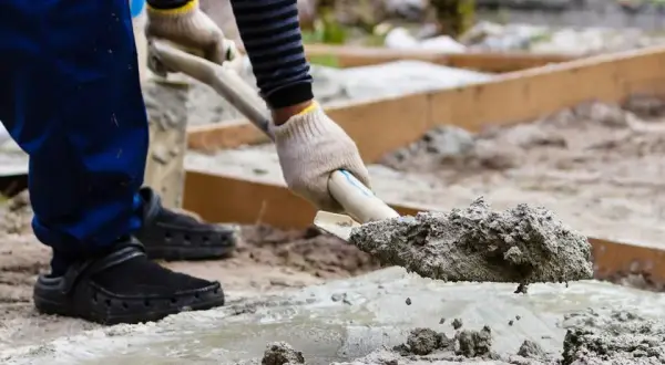 Ile kosztuje cement w Castoramie? Ceny cementu i porady zakupowe
