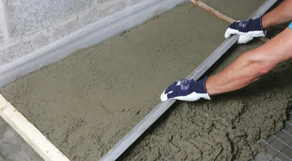 Jaki cement na wylewki: kluczowe informacje dla trwałych i solidnych podłóg