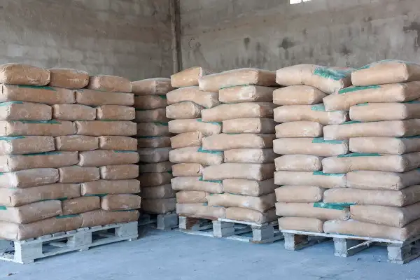 Jaki cement do tynkowania? Wybierz najlepszy materiał dla swojego projektu